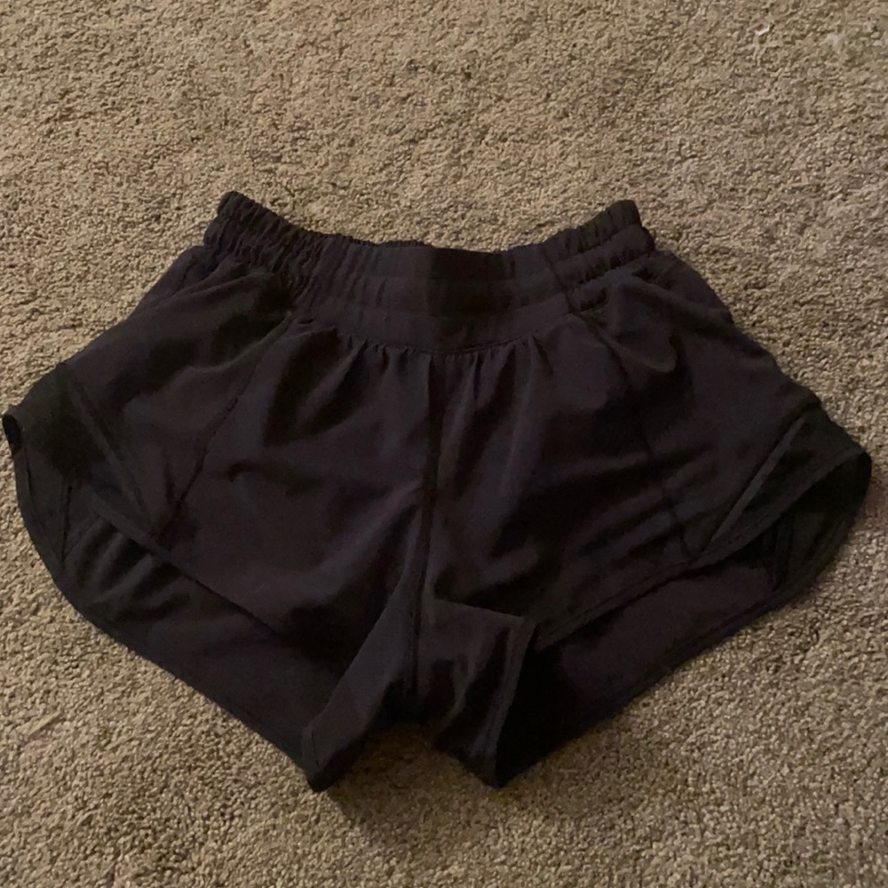 lululemon black hotty-hot shorts